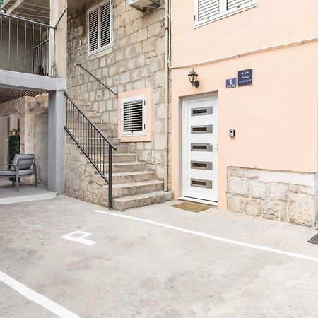 Heritage Apartman Geza In Centar With Private Parking คาชเตลา ภายนอก รูปภาพ