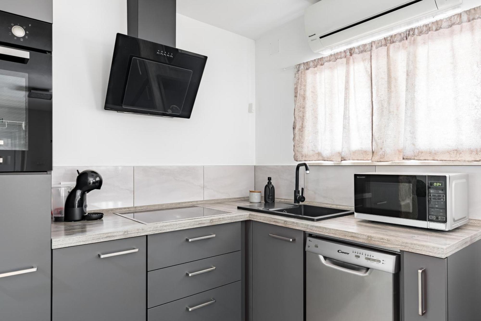 Heritage Apartman Geza In Centar With Private Parking คาชเตลา ภายนอก รูปภาพ
