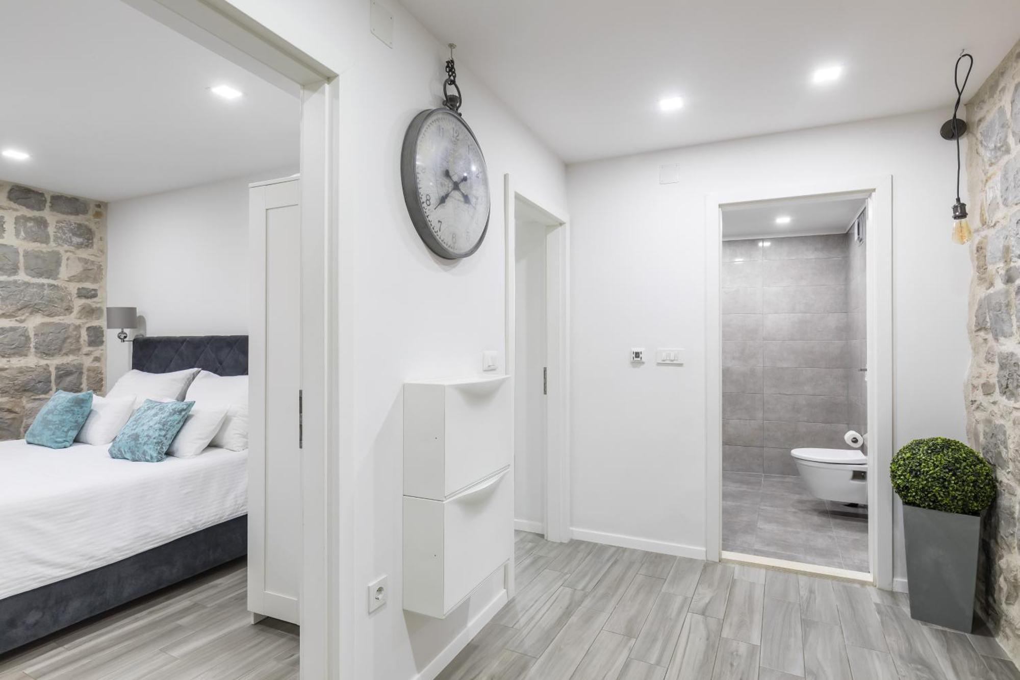 Heritage Apartman Geza In Centar With Private Parking คาชเตลา ภายนอก รูปภาพ